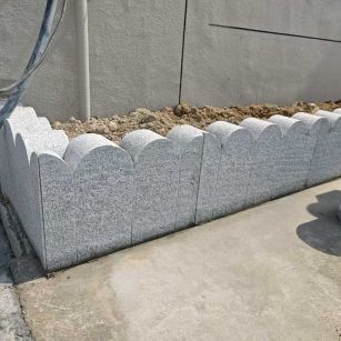 呼伦贝尔 芝麻白花岗岩花边石铺装效果图