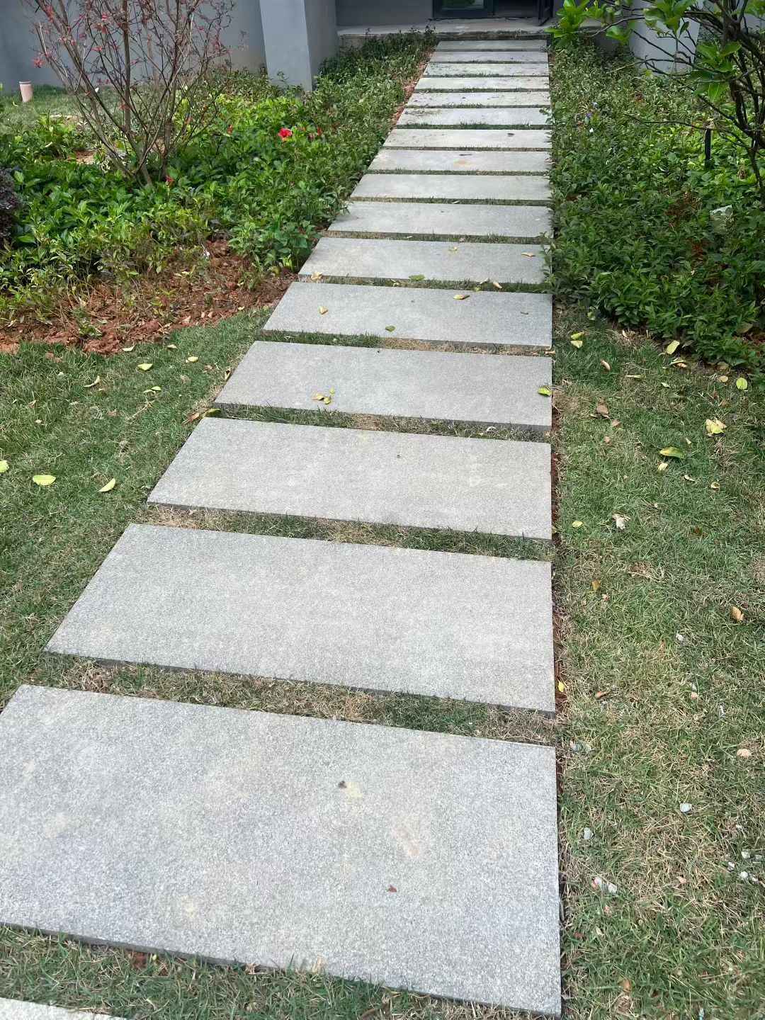 呼伦贝尔 芝麻黑小区踏步、汀步石铺装效果