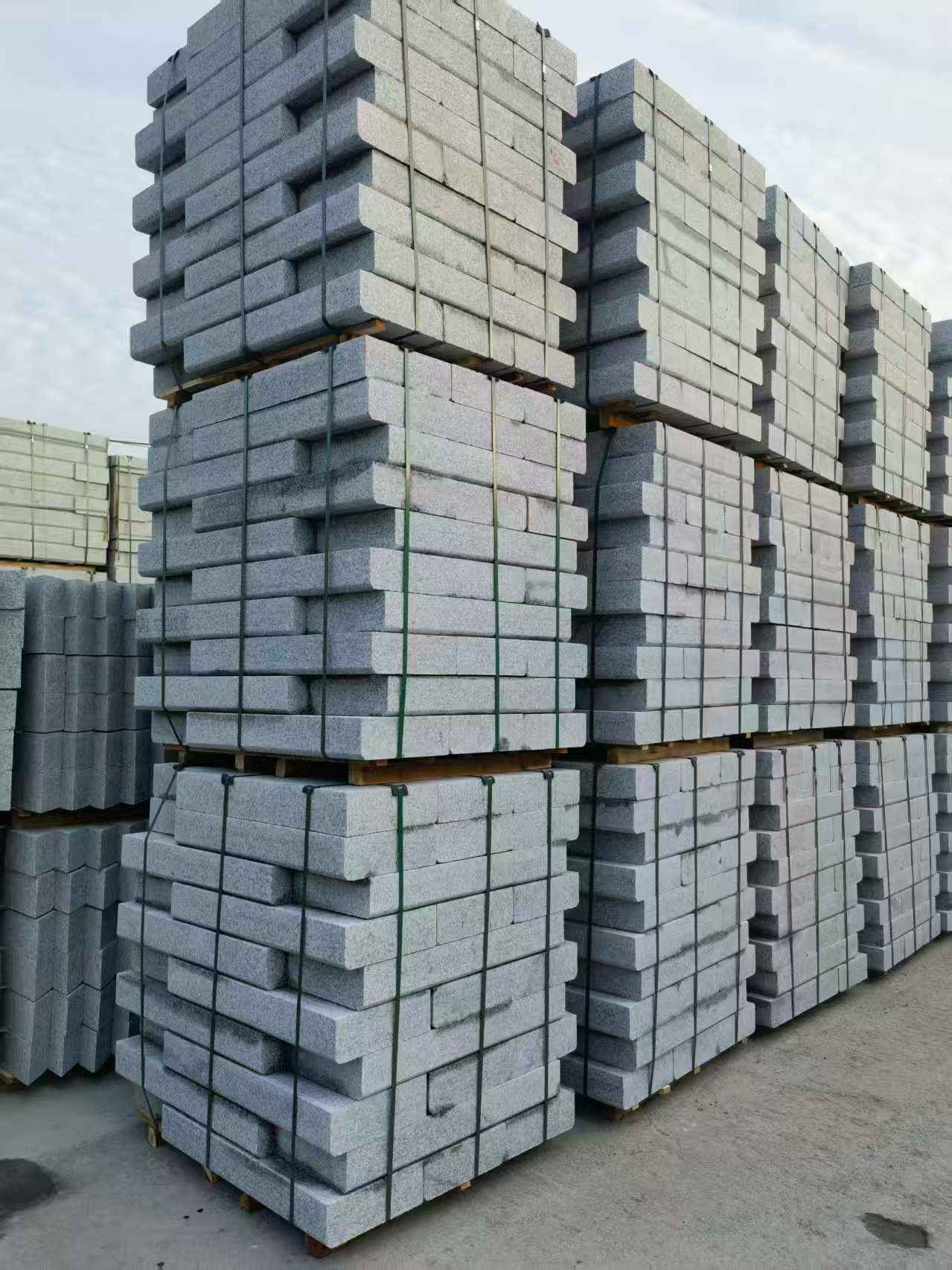 呼伦贝尔 路沿石（路侧石），颜色一致，尺寸标准