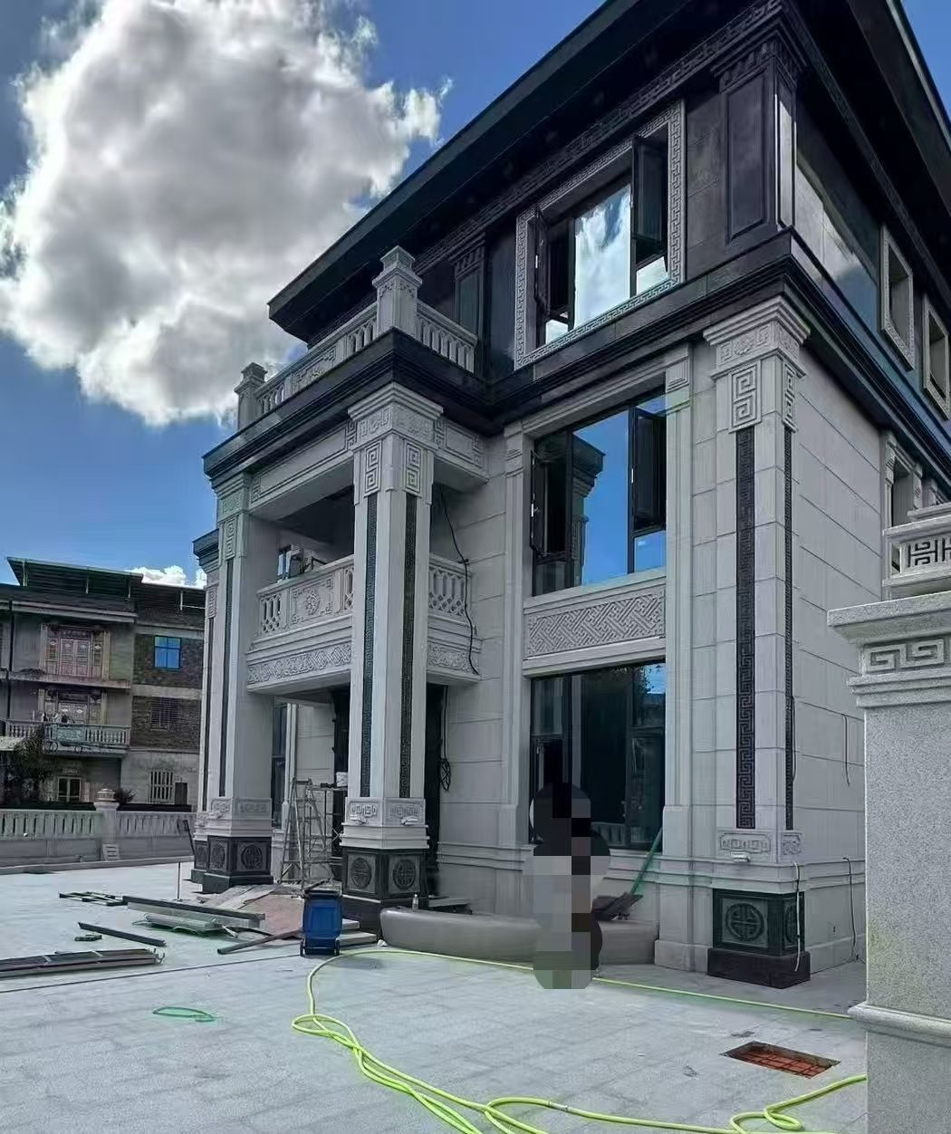 呼伦贝尔 别墅干挂，芝麻白与芝麻黑完美配合