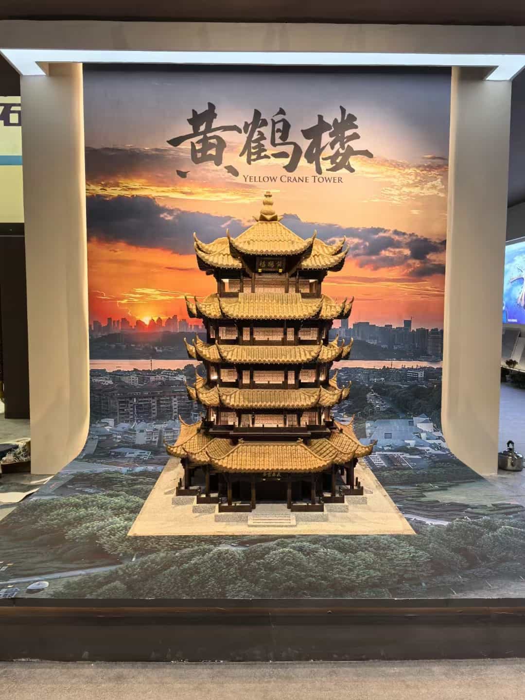 呼伦贝尔仿古石文创作品-黄鹤楼