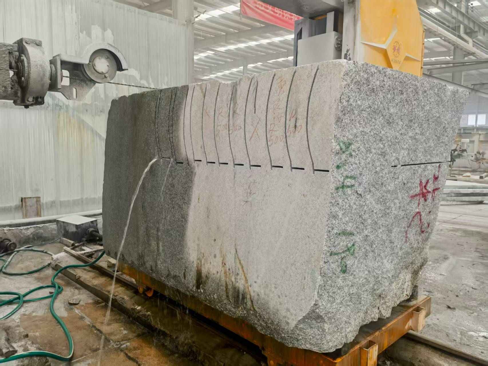 呼伦贝尔 602，大花芙蓉白，绳锯加工弧形路沿石