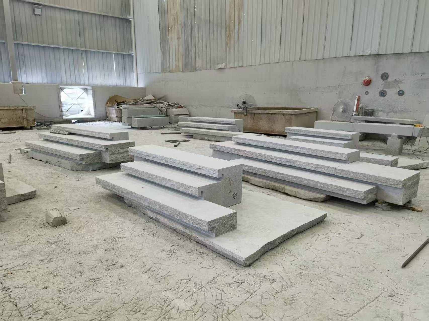 呼伦贝尔 整石台阶（大面火烧+侧面自然面），出货前厂内拼装
