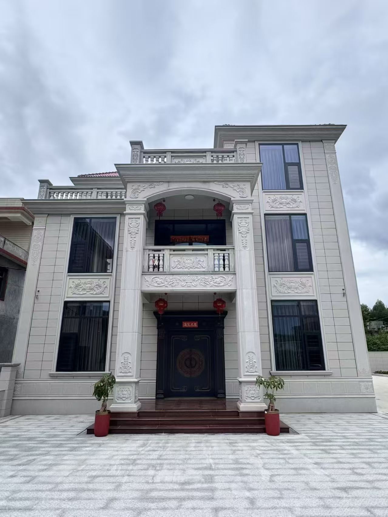 呼伦贝尔 芝麻白石材别墅干挂案例展示