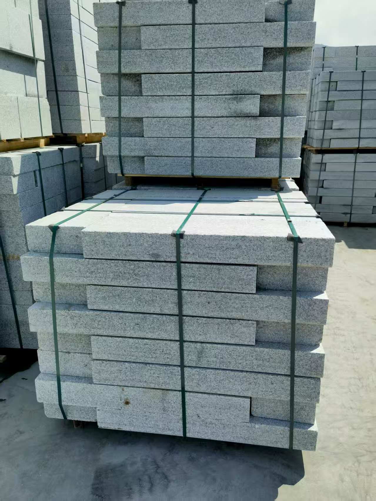 呼伦贝尔 芙蓉白花岗岩路沿石、平石尺寸标准，色泽均匀